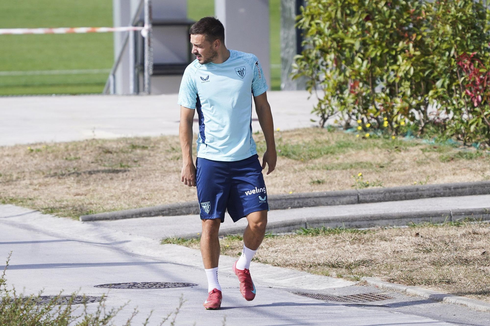 En imágenes: el Athletic entrena con Paredes y sin Adu Ares