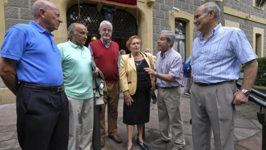 Mª Antonia, Iñaki y Alexander recuerdan junto a compañeros sus vivencias en la inclusa