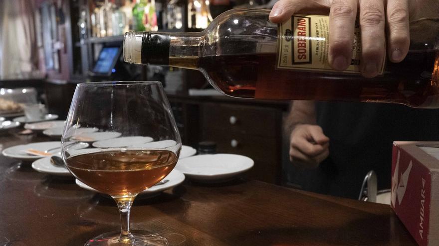 Un centenar de personas cada año busca ayuda en Álava para superar su adicción al alcohol