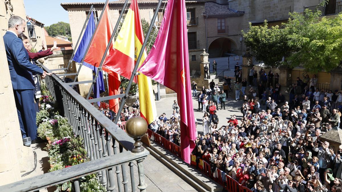 Saludo desde del balcón.