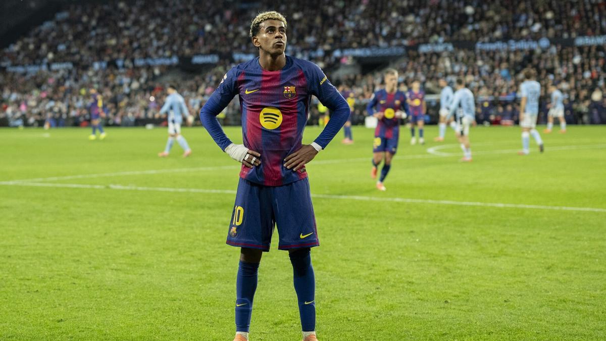 Lamine Yamal, tras conseguir el tercer gol de su equipo durante el encuentro Celta y FC Barcelona en el estadio de Balaidos.