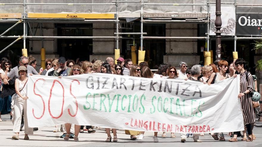 El Ayuntamiento de Donostia y la Comisión de Huelga de Acción Social firman un acuerdo