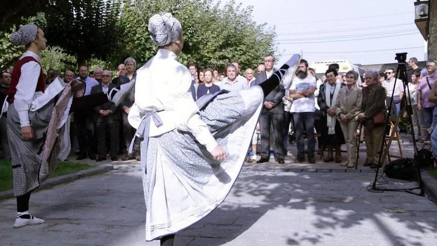 Homenaje al alcalde de Deba.