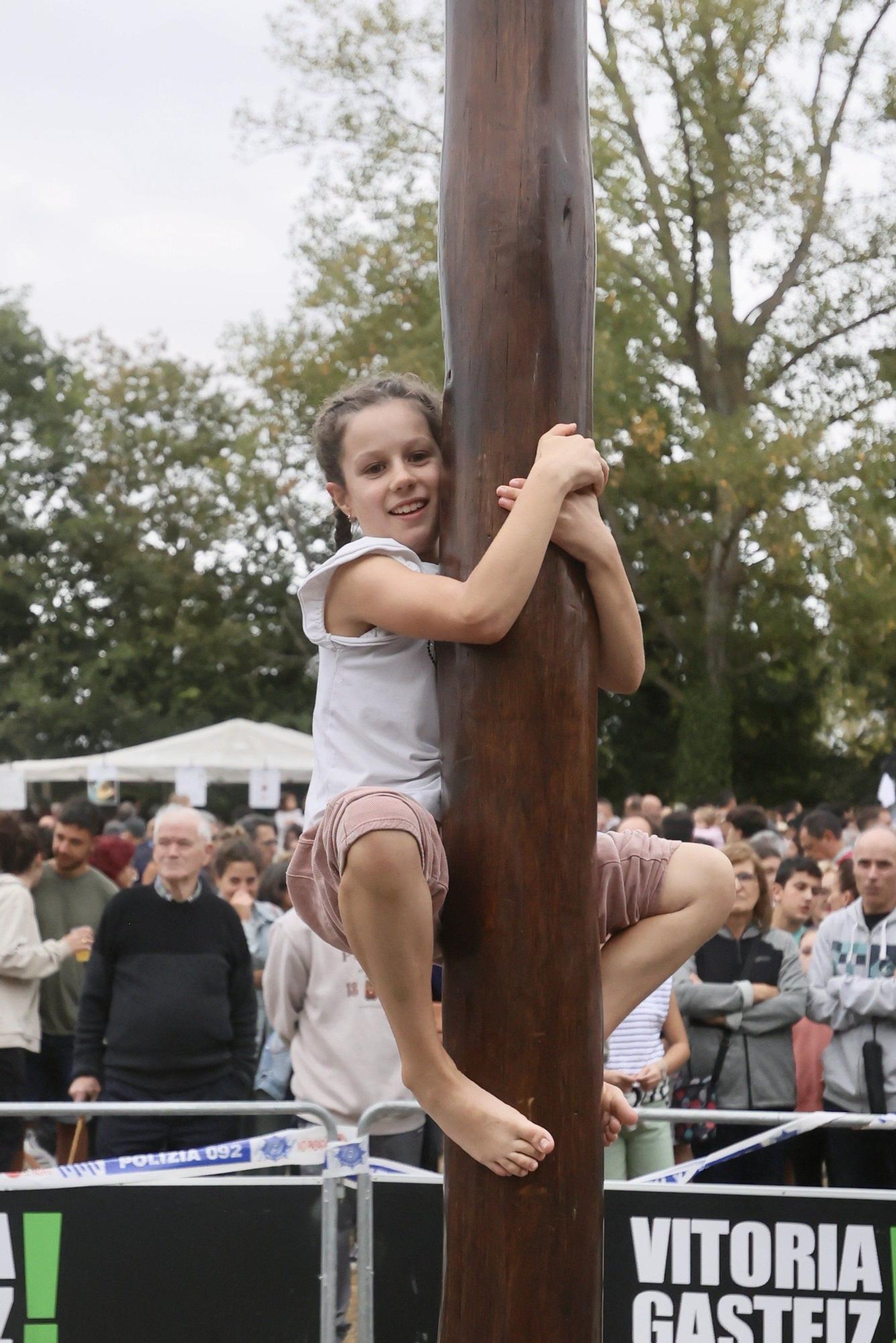 En imágenes: Las campas de Olarizu se llenan de fiesta