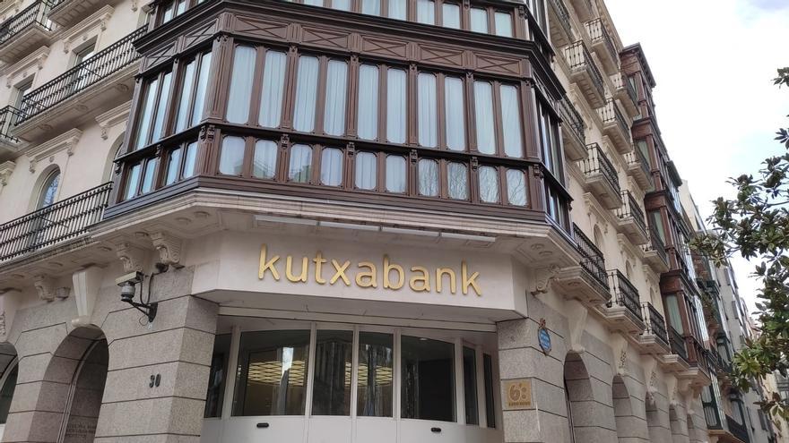 Kutxabank deja sus cajeros y el Bizum fuera de servicio este sábado por una parada técnica