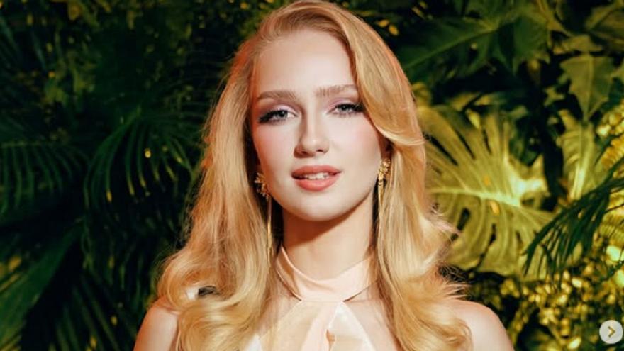 Piden a las participantes de Miss Universo desfilar con trajes típicos y Miss Noruega se viste de salmón