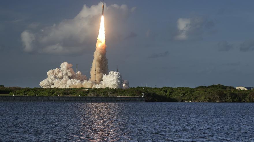 Primeros contratiempos en Artemis II: los fallos de comunicación y una avería en el inodoro marcan el arranque de la misión