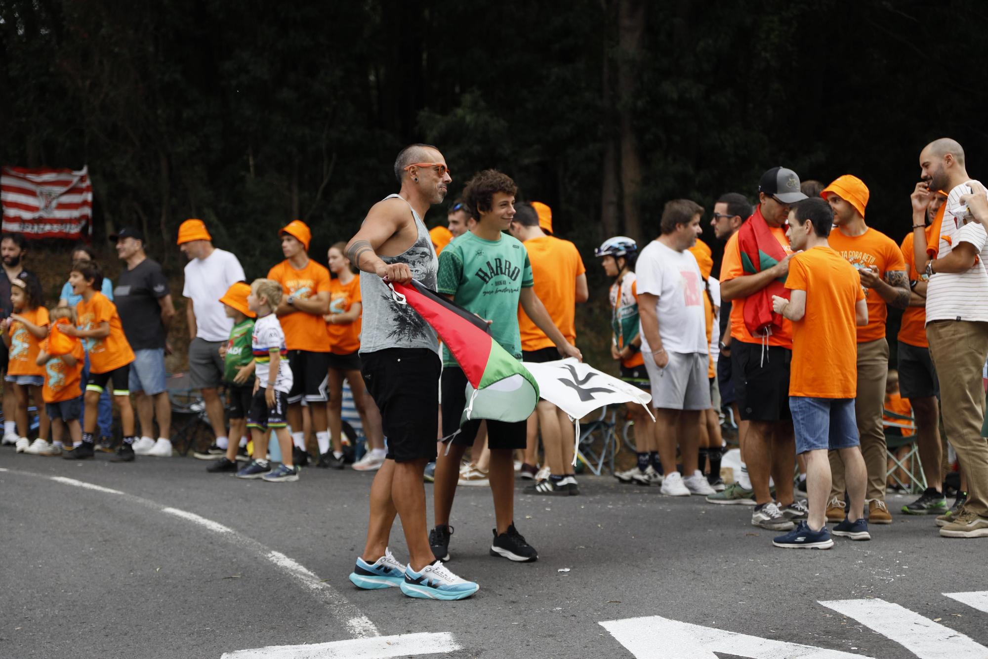 La Vuelta en Bizkaia: los aficionados toman Pike Bidea