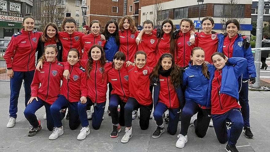 El equipo de fútbol infantil de Leioako                     Emakumeak estuvo presente en esta iniciativa. 