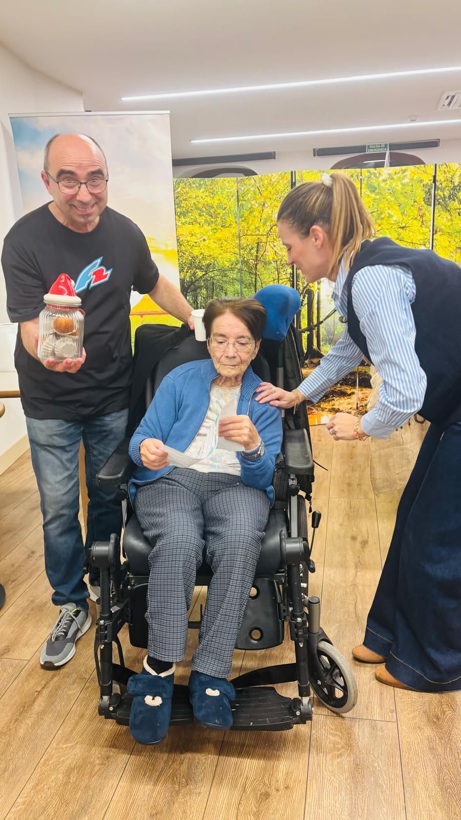 Eugenia Ochoa de Erice, de 93 años, y su hijo Pedro