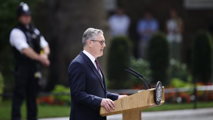 El primer ministro británico, Keir Starmer, anuncia su dimisión desde Downing Street