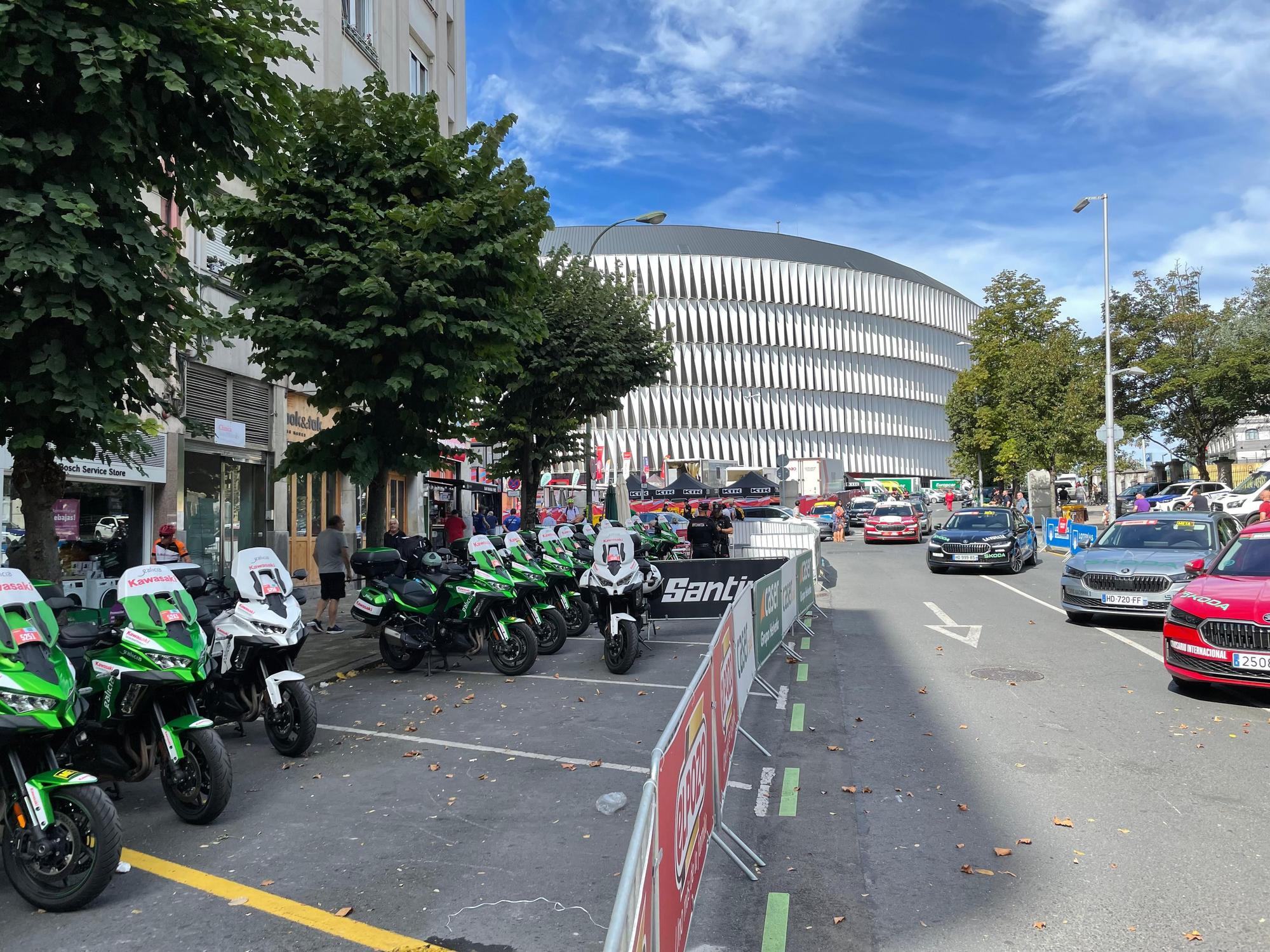 La Vuelta llega a Bizkaia: las imágenes del montaje en Bilbao