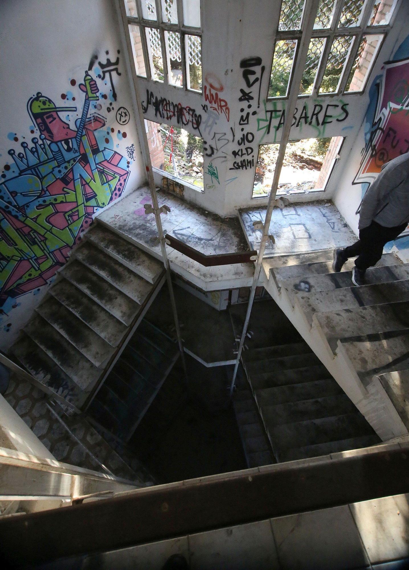 Fotos del antiguo convento de las Agustinas en Aranzadi, en ruinas, donde malviven decenas de personas