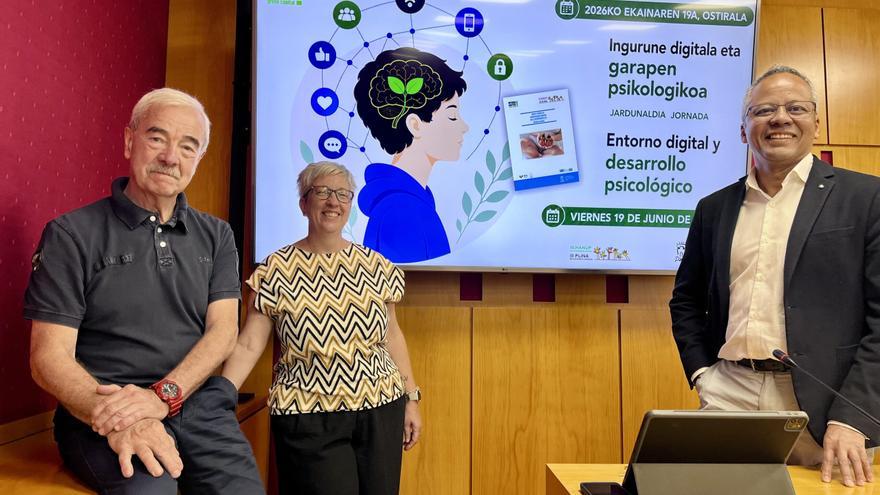 Gasteiz renueva su modelo de parentalidad positiva con el equipo de la EHU