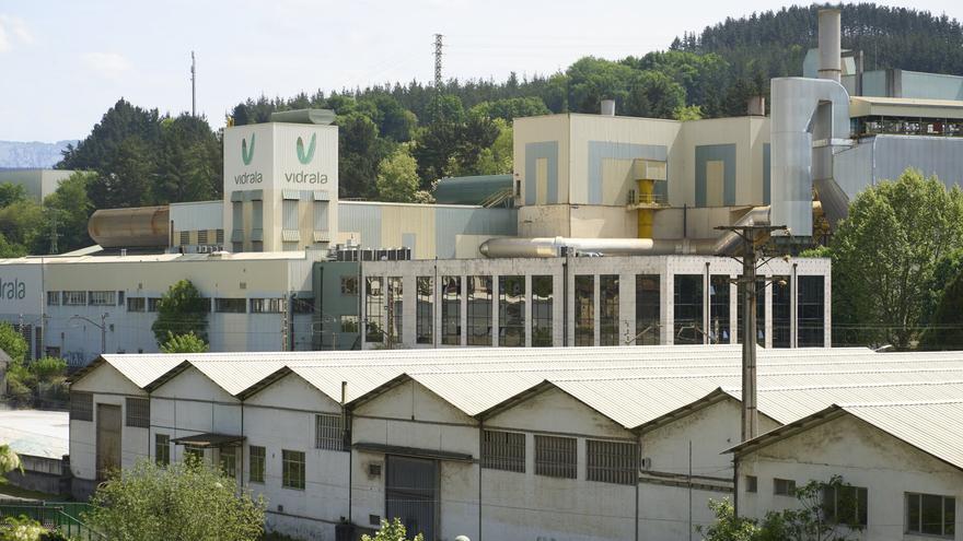 Vidrala eleva de 75 a 80 millones de euros su plan de inversiones para la planta de Llodio