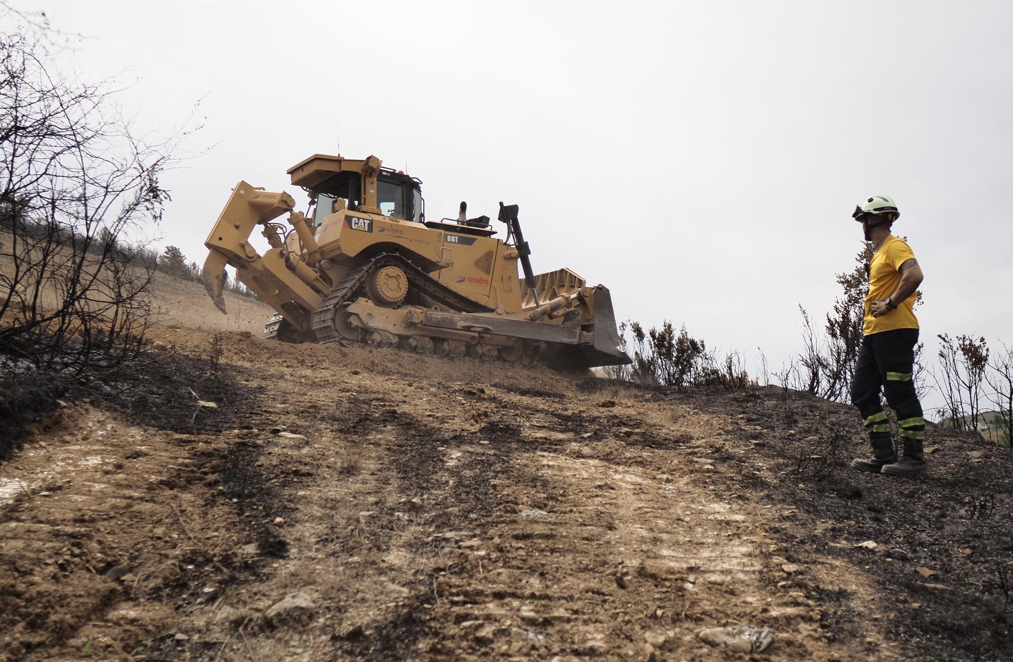 Fotos de las labores de extinción del incendio en Urraúl Alto, Urrulgaine