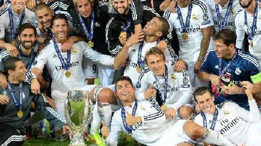 Cristiano tiñe de blanco la Supercopa