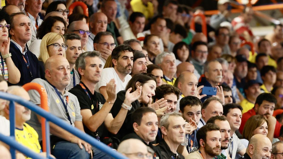 El palco de Artaleku, en el partido entre el Irudek Bidasoa Irun y el Flensburg alemán