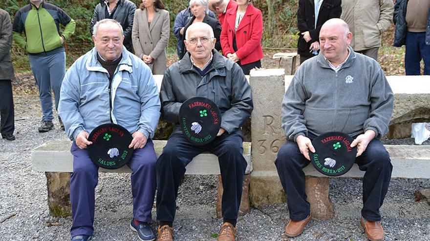 Valentín Endara, Jean Pierre Iturria y Esteban Altzuguren, en Lizuniaga.