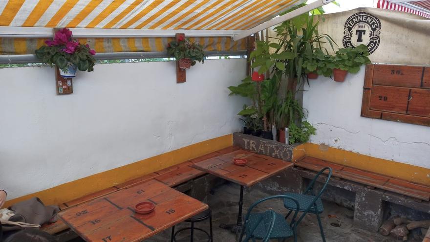 Tu consumición con el encanto de un patio cordobés y pizzas especiales en el Iratxo Berri de Romo