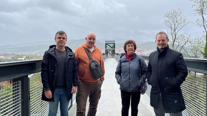 El barrio de Aperribai, en Galdakao, estrena su cuarto ascensor urbano