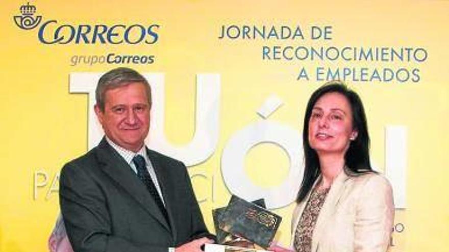 Mª José Cuesta recoge el premio a la excelencia de Muskiz.