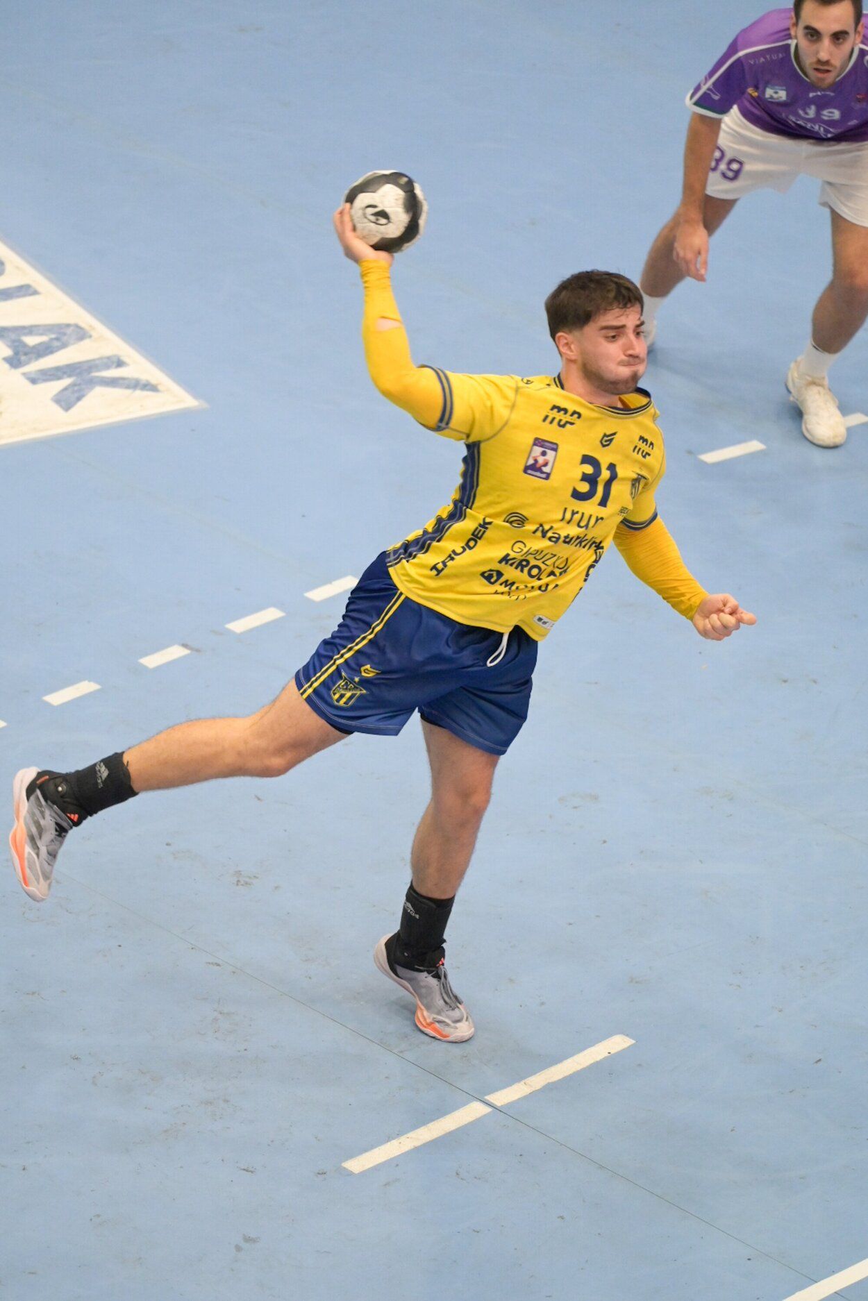 El capitán del Irudek Bidasoa Irun, Gorka Nieto, durante el partido ante el Guadalajara en Artaleku
