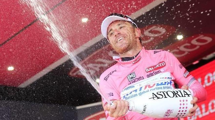 Paolini sorprende a los favoritos y se viste de rosa