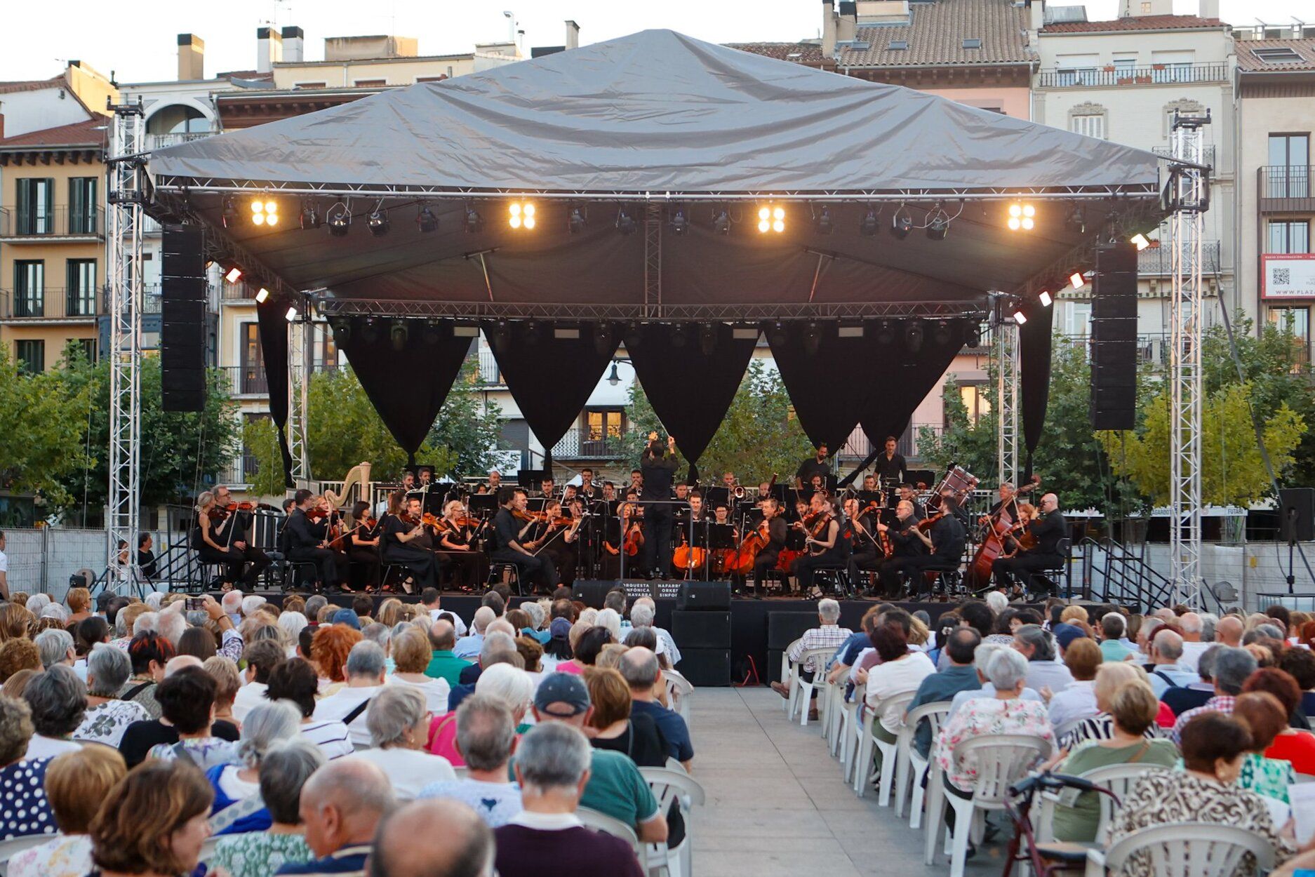 Fotos del concierto de la Orquesta Sinfónica de Navarra en la Plaza del Castillo