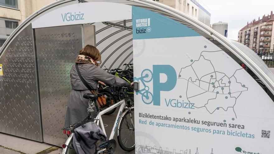 La estación de tren tendrá un aparcamiento seguro de bicicletas