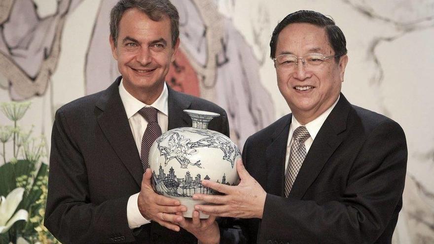 El presidente del Gobierno, José Luis Rodríguez Zapatero, durante la rueda de prensa en la que hizo balance del primer semestre del año.