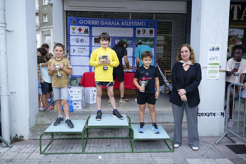Castellers, gigantes y carrera popular en las Agorreko Santikutzak de Legazpi