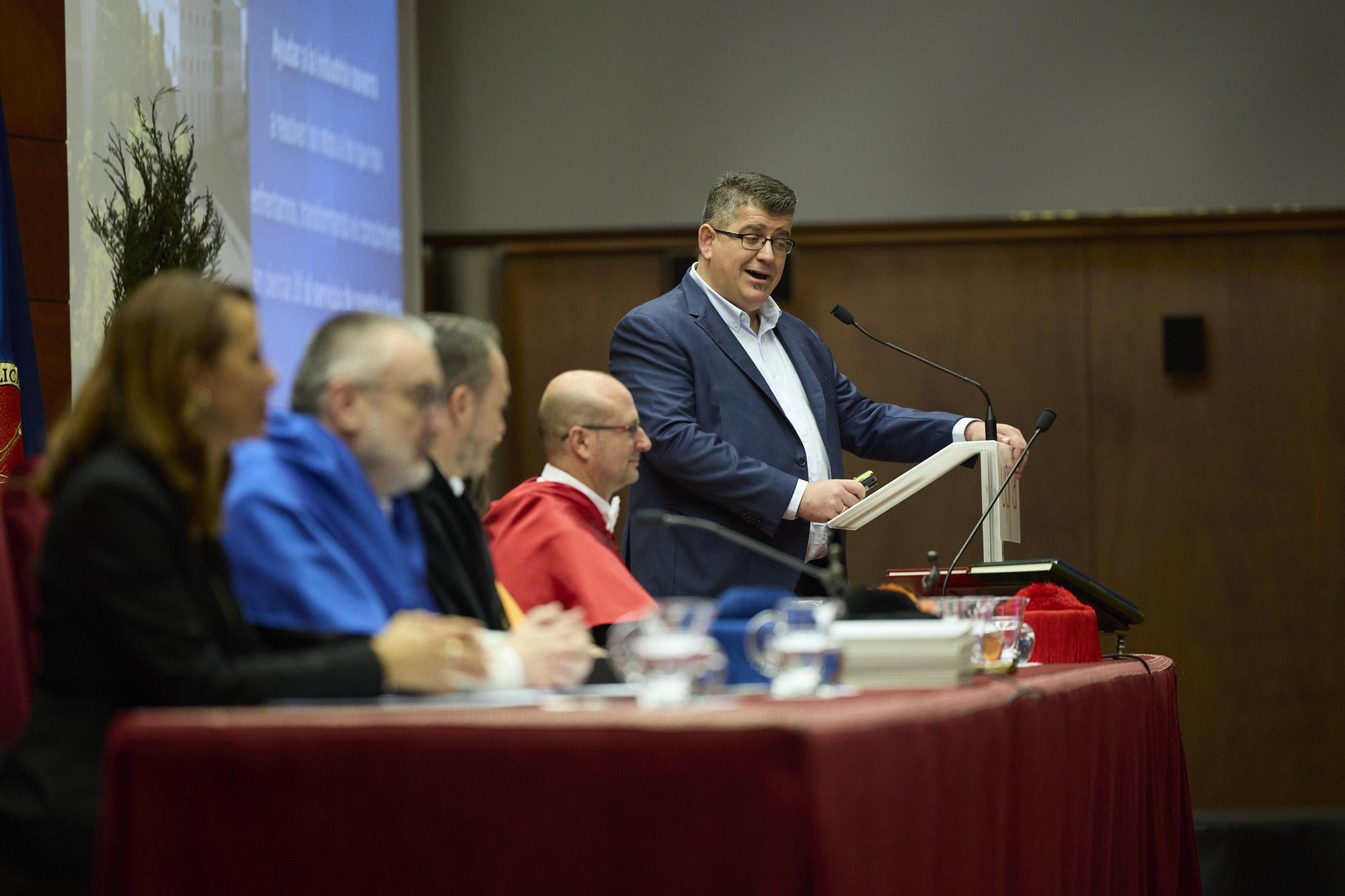 Fotos del homenaje de la UPNA a las personas que llevan 25 años trabajando en la Universidad