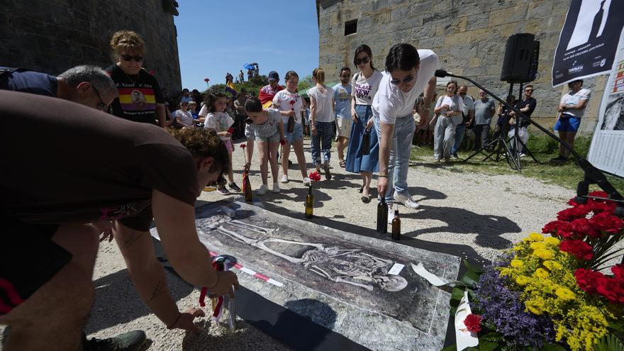 Homenaje a los presos del fuerte de San Cristóbal entre 1934 y 1945