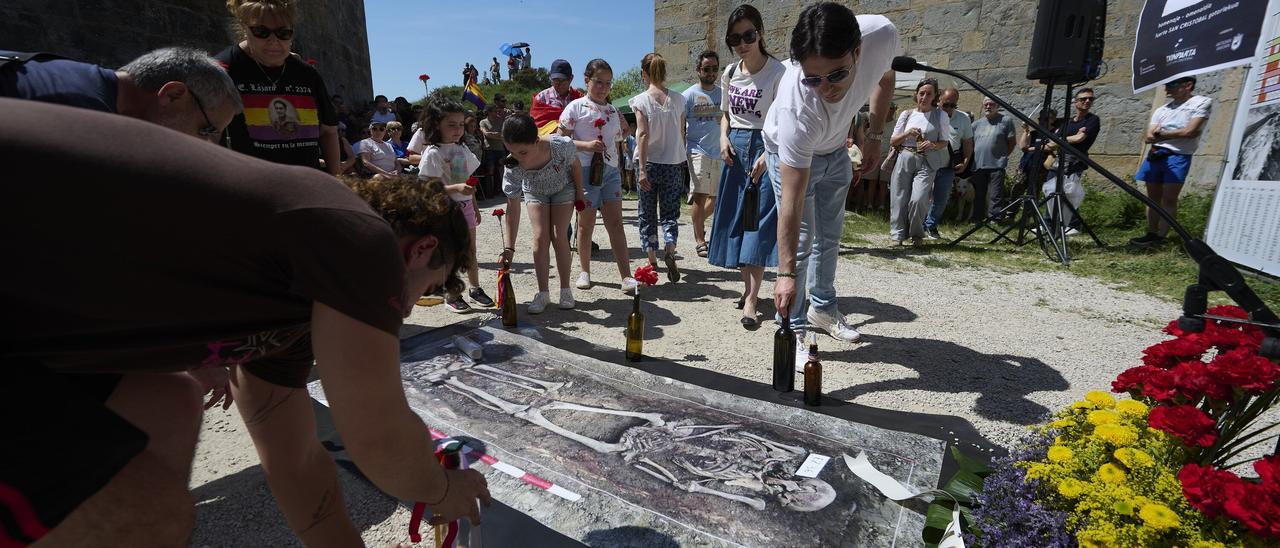 Homenaje a los presos del fuerte de San Cristóbal entre 1934 y 1945