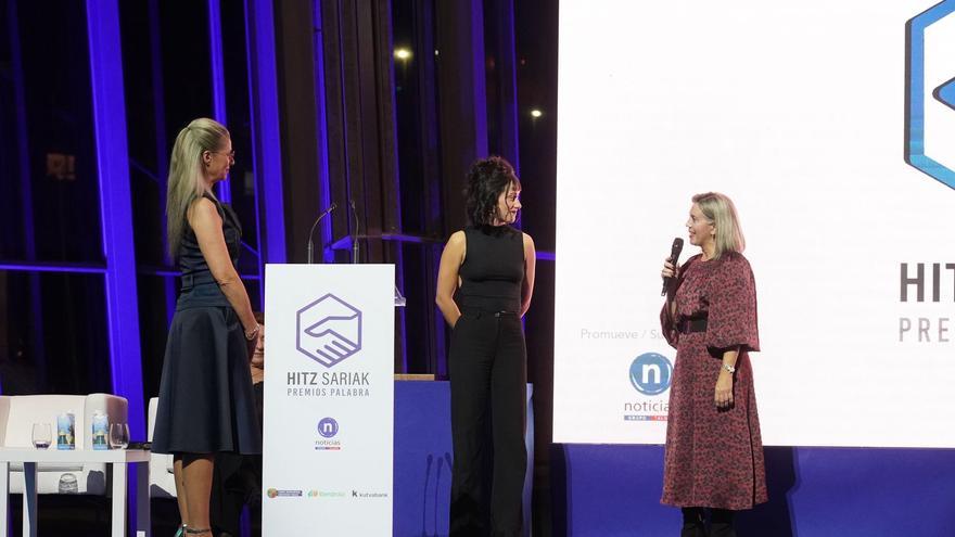 La gala de los Hitz Sariak 2025, en directo | Anne Igartiburu recibe por sorpresa uno de los galardones
