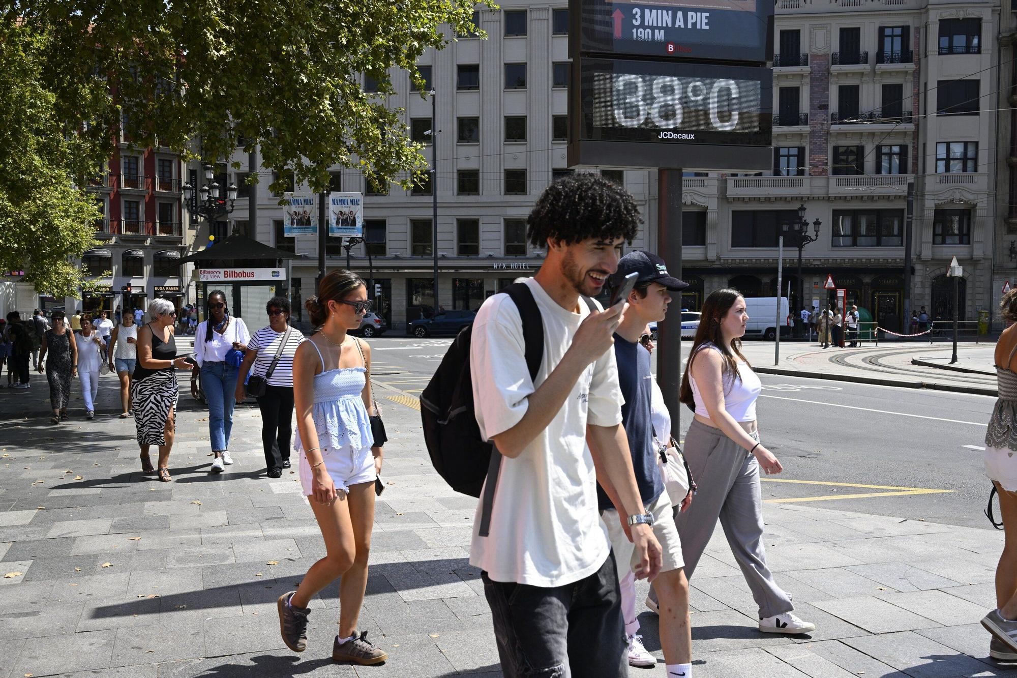 En imágenes: Bizkaia, en alerta por calor extremo: hasta 38 grados en el interior