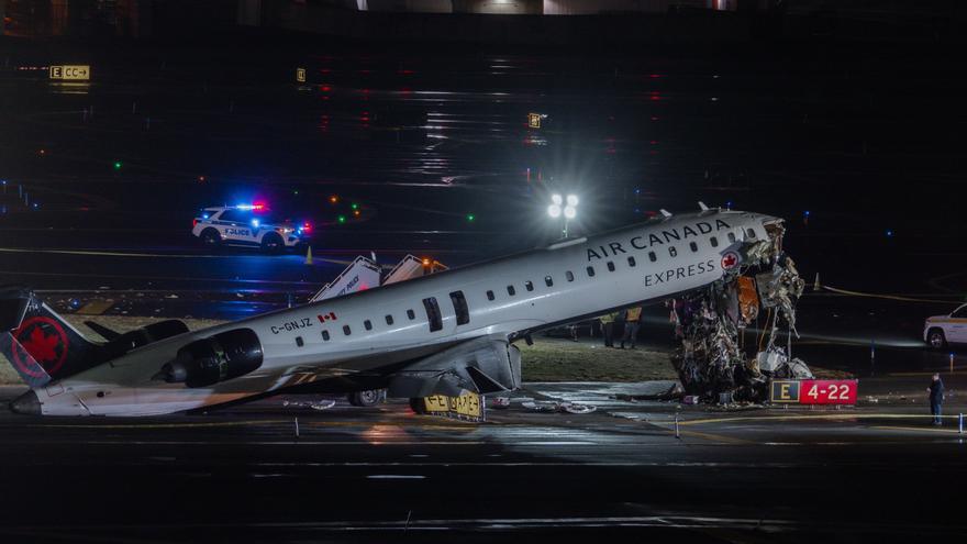 Varios heridos tras colisionar un avión de Air Canada y un camión de bomberos en el aeropuerto de Nueva York