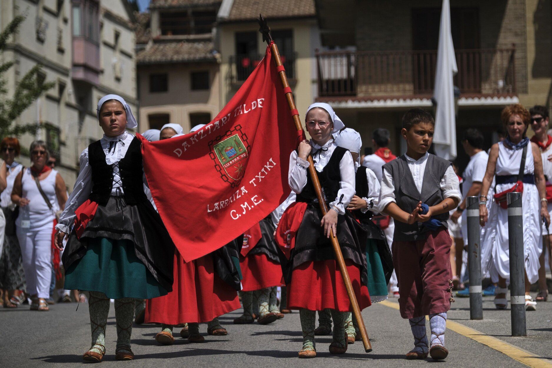 Fotos de la procesión y la pañuelada de este domingo en fiestas de Estella-Lizarra