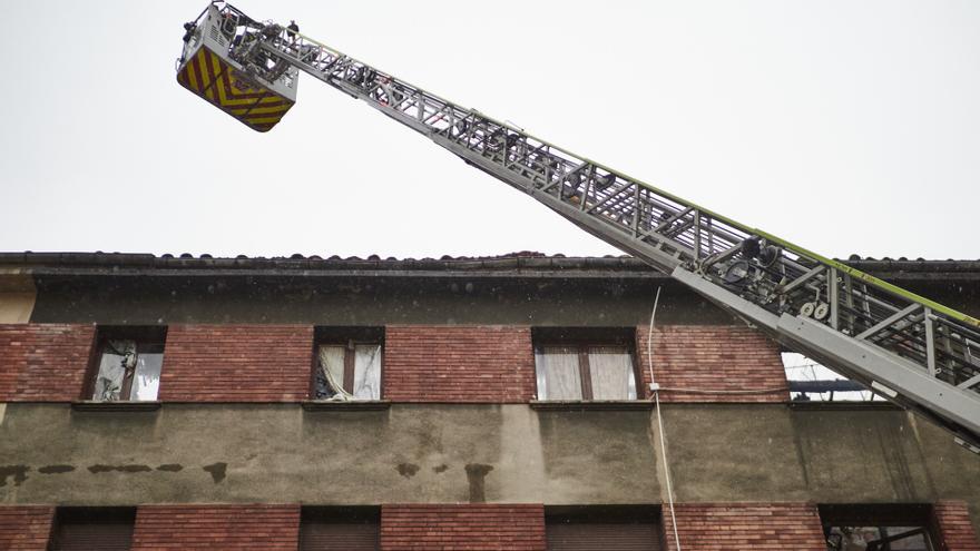 La juez deja en libertad a ocho de los detenidos por la reyerta en el Ensanche, entre ellos al supuesto autor del incendio