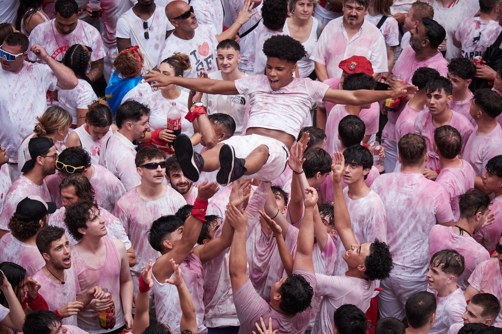 Fotos del  Chupinazo de San Fermín 2025 en Pamplona: ¡La fiesta más internacional se enciende con un grito solidario por Palestina!