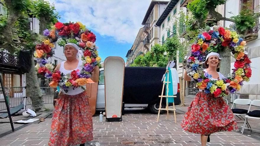 Las risas empiezan a conquistar las calles y plazas de Álava