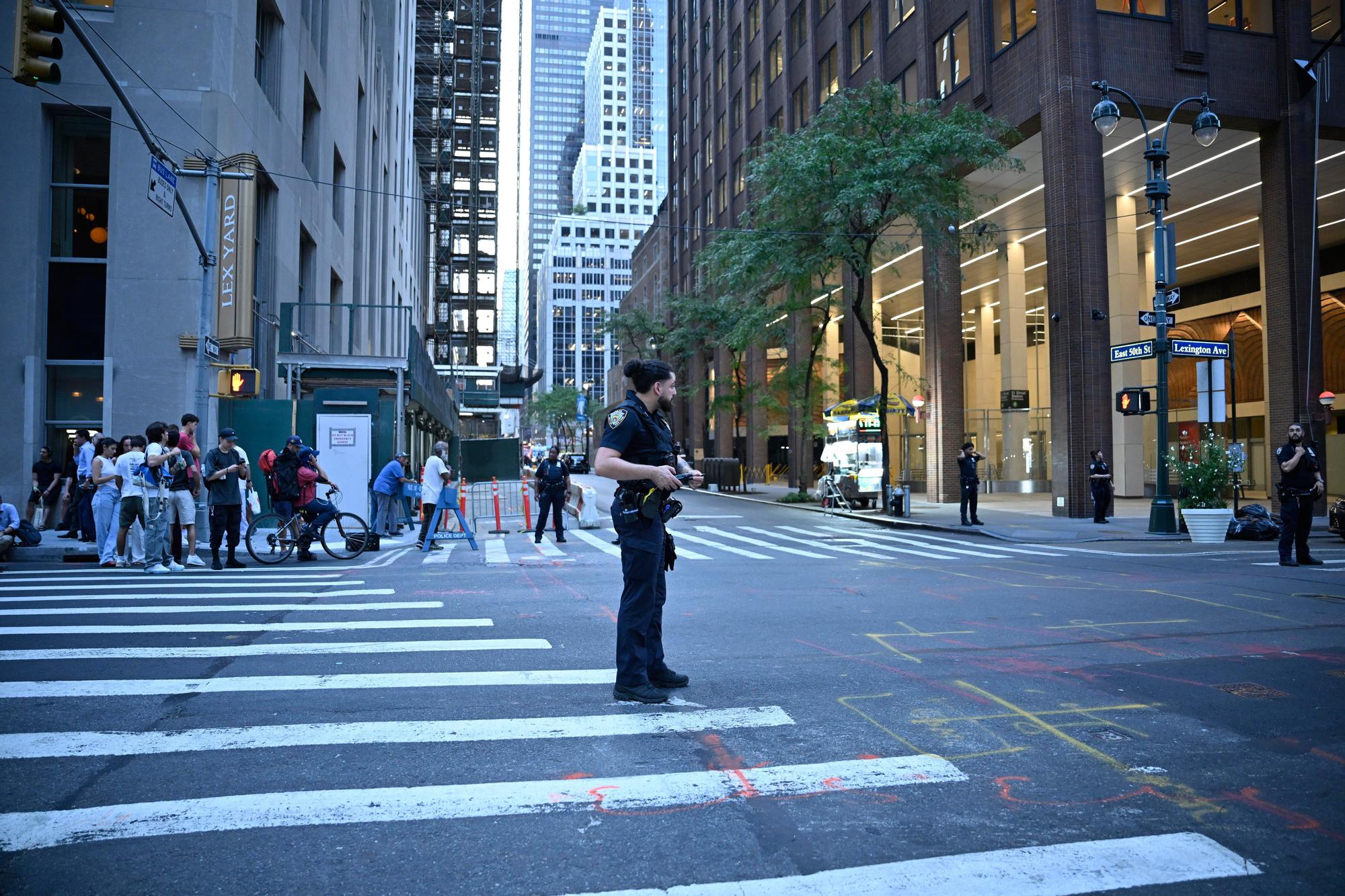 El dispositivo policial desplegado en Nueva York durante la alerta por el tiroteo.