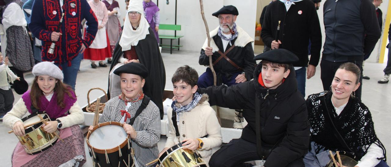 Algunos de los alumnos con Olentzero.