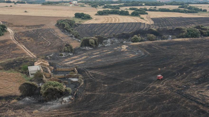 Vista aérea de la zona afectada por e fuego.