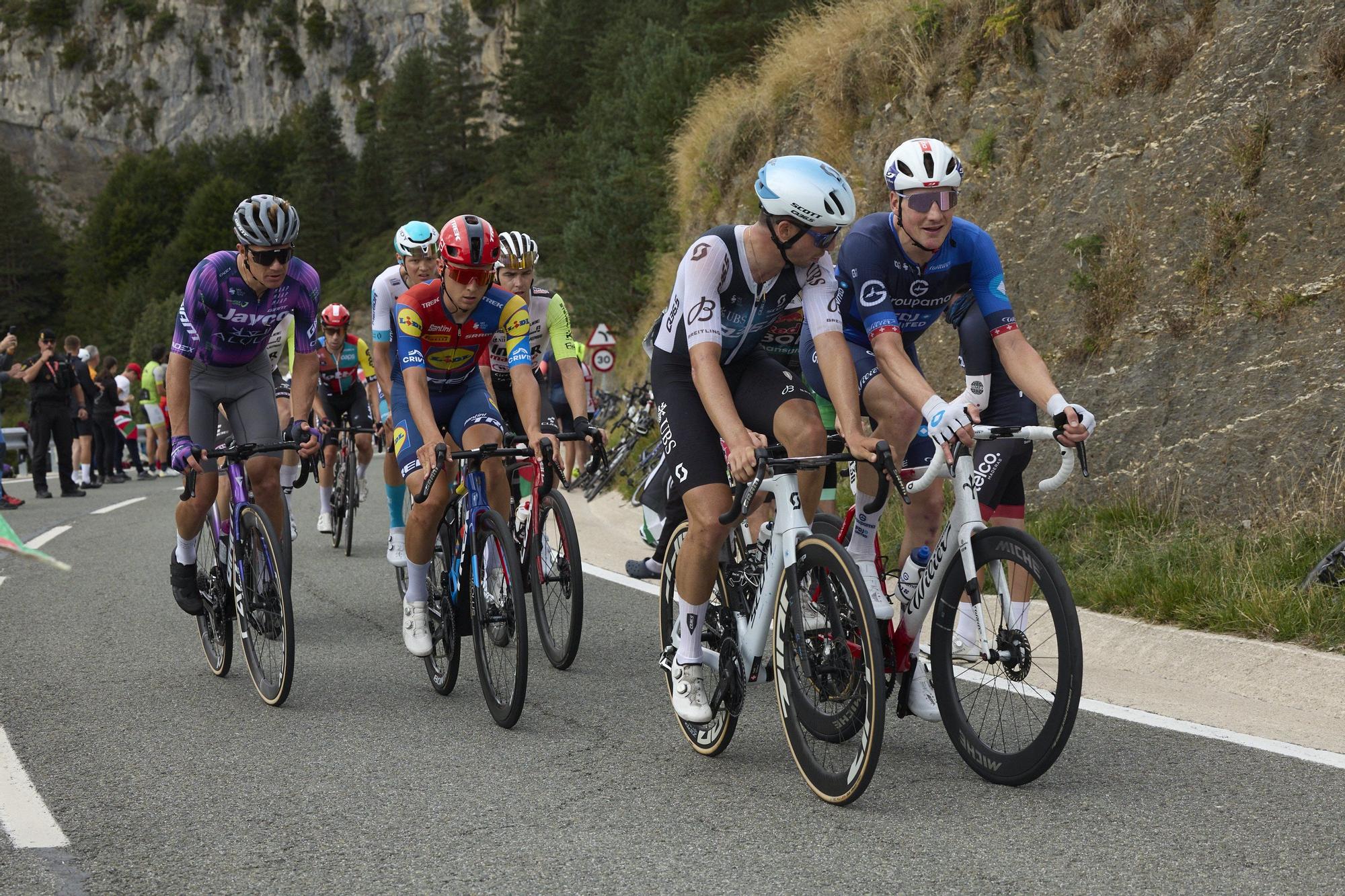 Fotos de la etapa navarra de La Vuelta 25 entre Sendaviva y Larra - Belagua