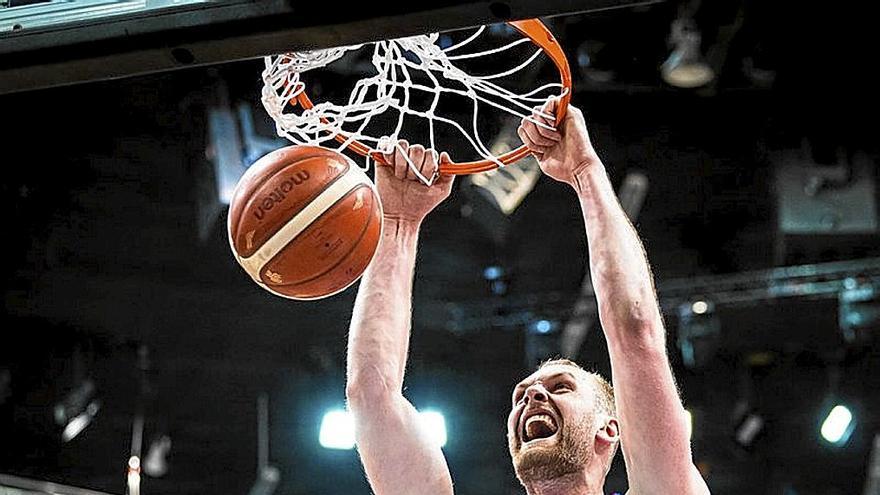 Hlinason se gana los galones en el Bilbao Basket