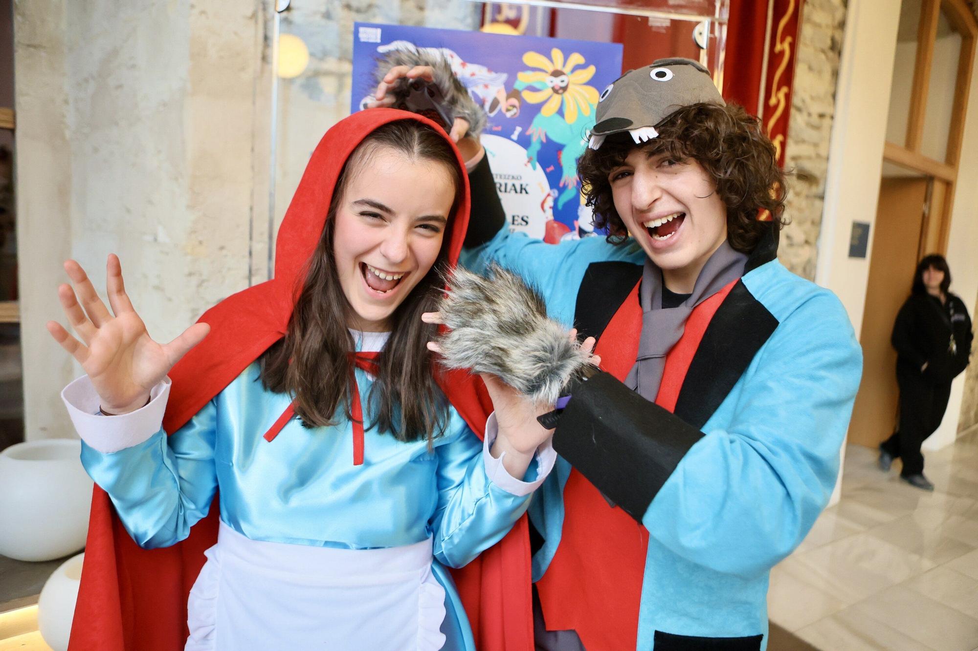 En imágenes: Presentación de Carnaval de las comparsas en el Palacio Villa Suso