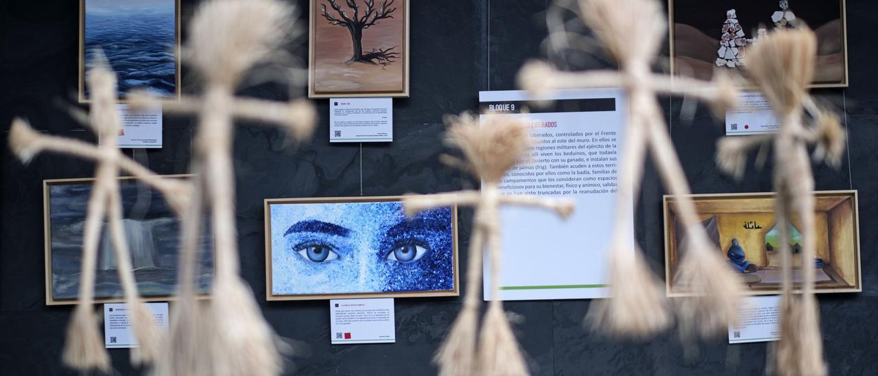 Inauguración de la exposición &#039;49 miradas y una esperanza&#039; en el Parlamento de Navarra