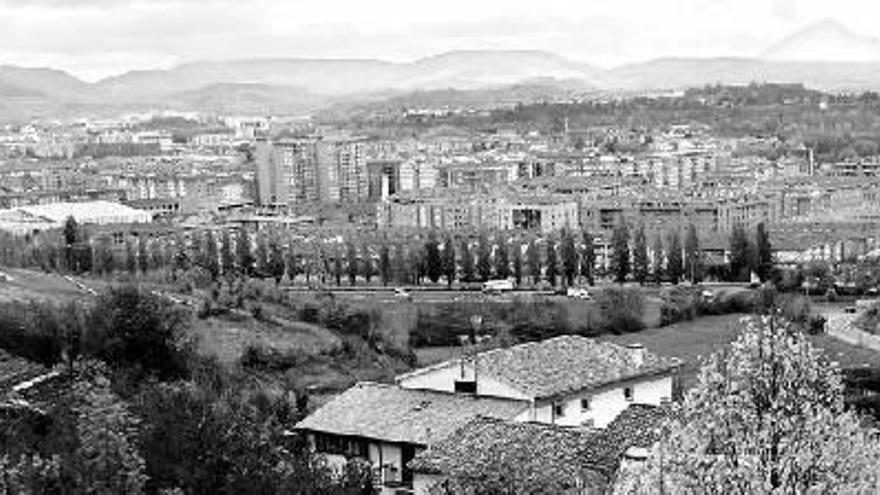 Vista de las nuevas urbanizaciones de Ezkaba y Nuevo Artica desde el monte San Cristóbal.